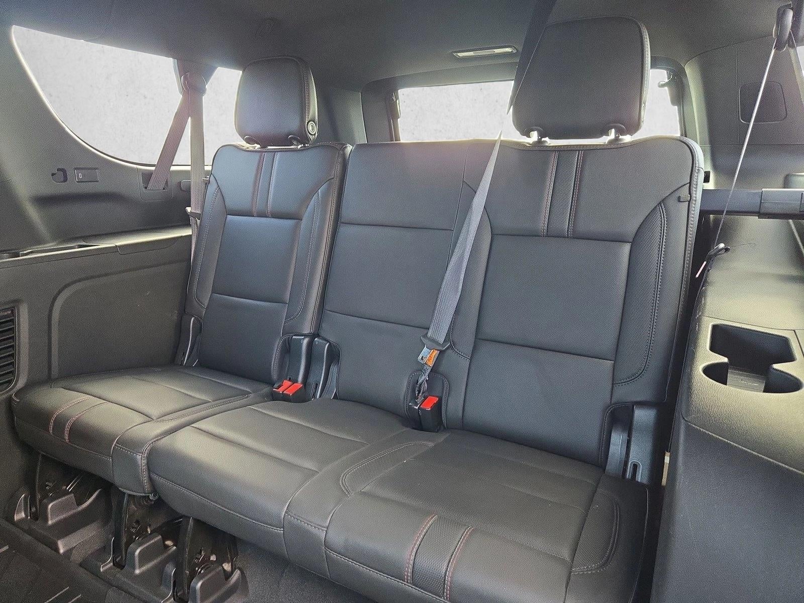 2022 Chevrolet Suburban 4WD RST