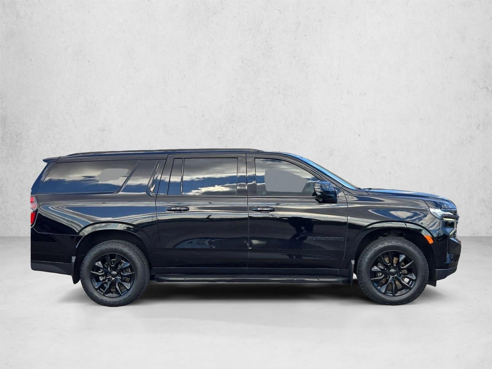 2022 Chevrolet Suburban 4WD RST