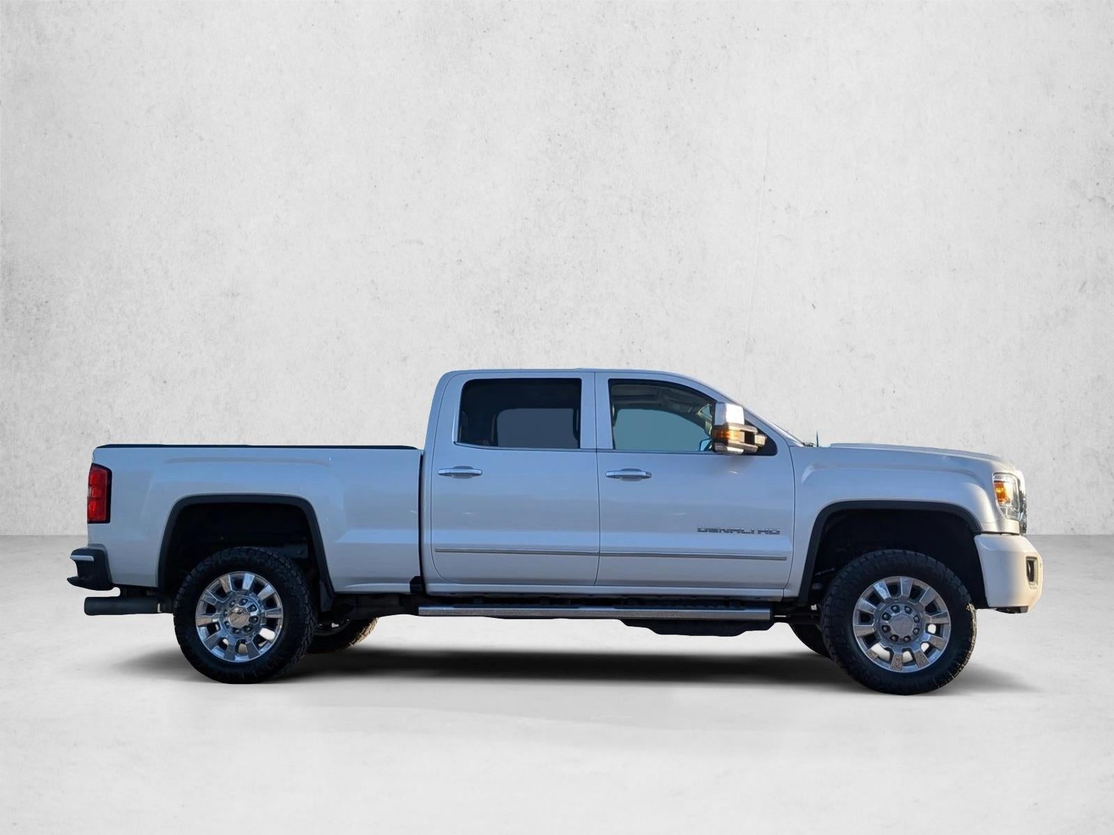2019 GMC Sierra 2500 HD Crew Cab Standard Box 4-Wheel Drive Denali