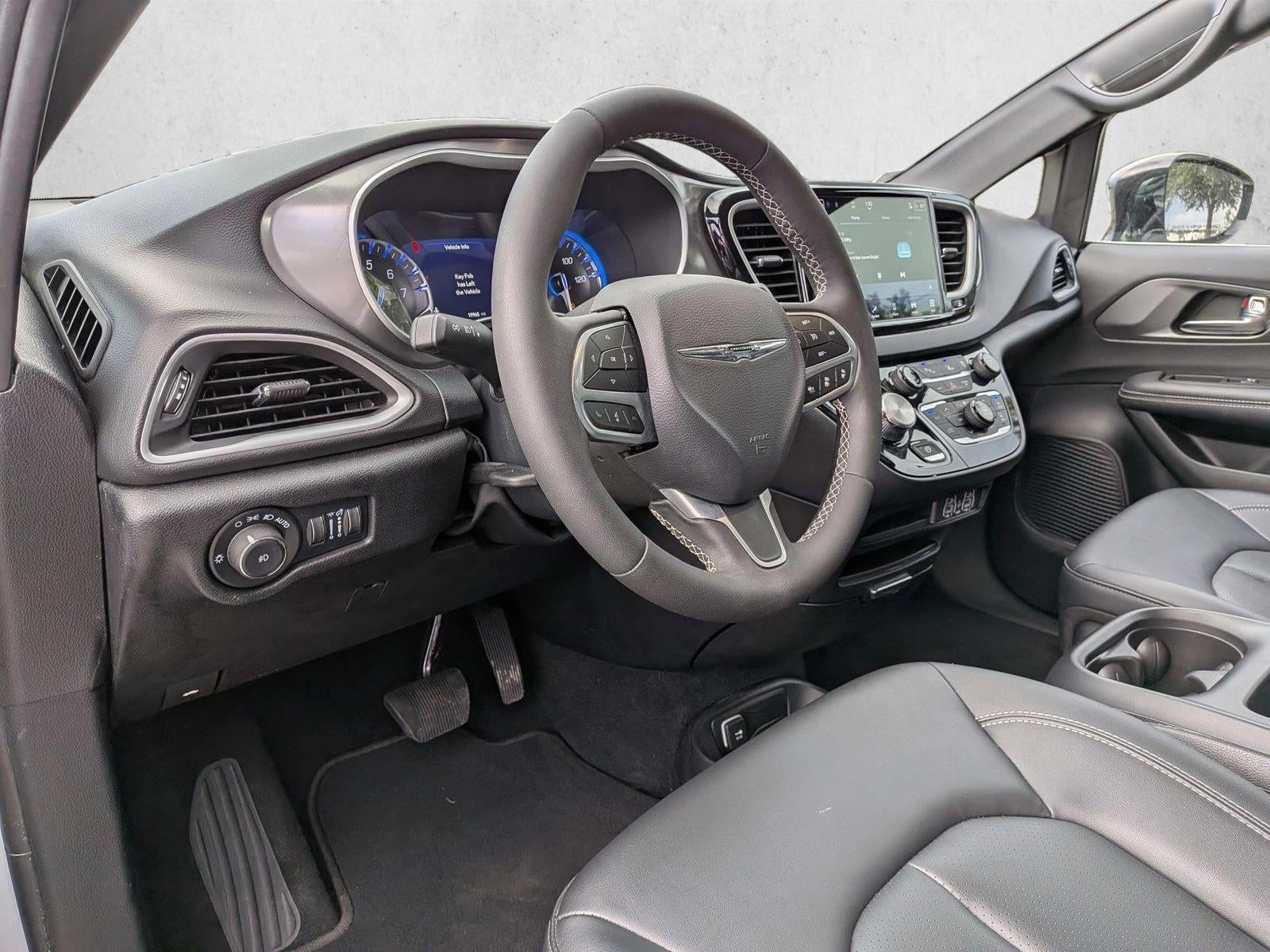 2025 Chrysler Pacifica Select FWD