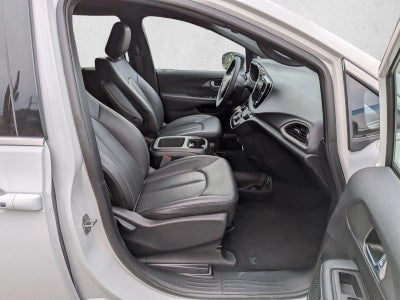 2025 Chrysler Pacifica Select FWD