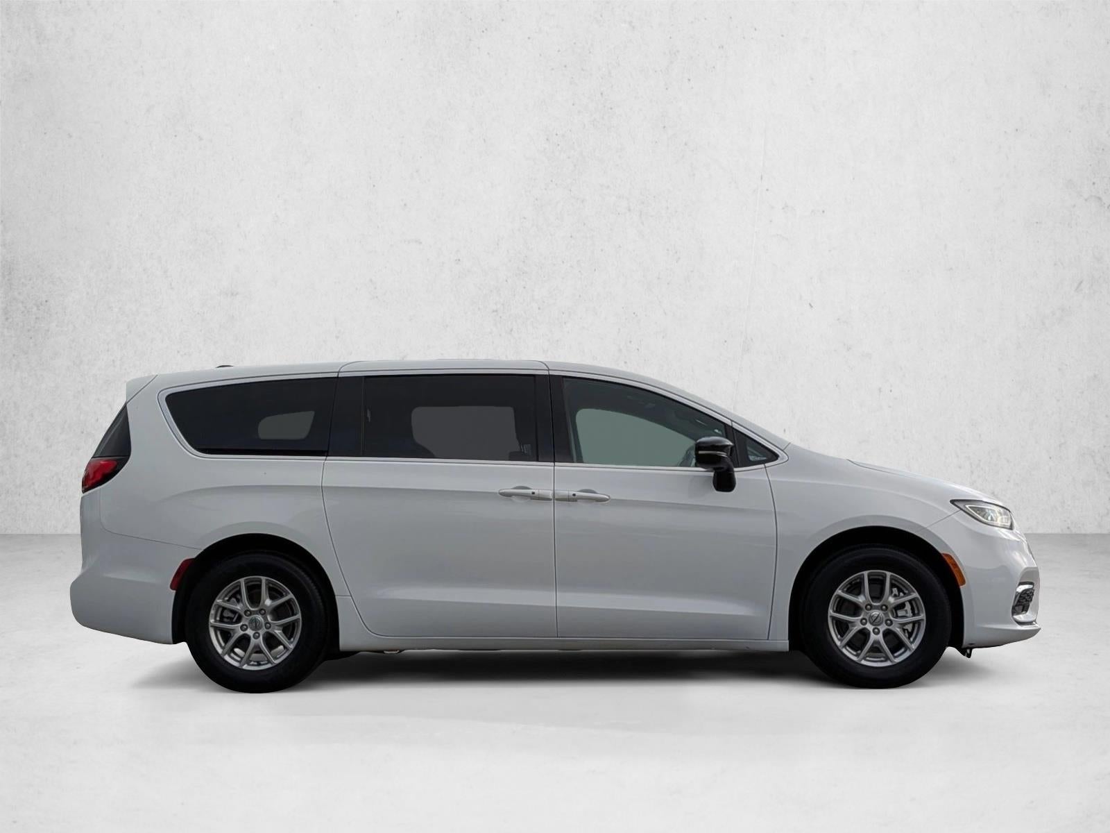 2025 Chrysler Pacifica Select FWD