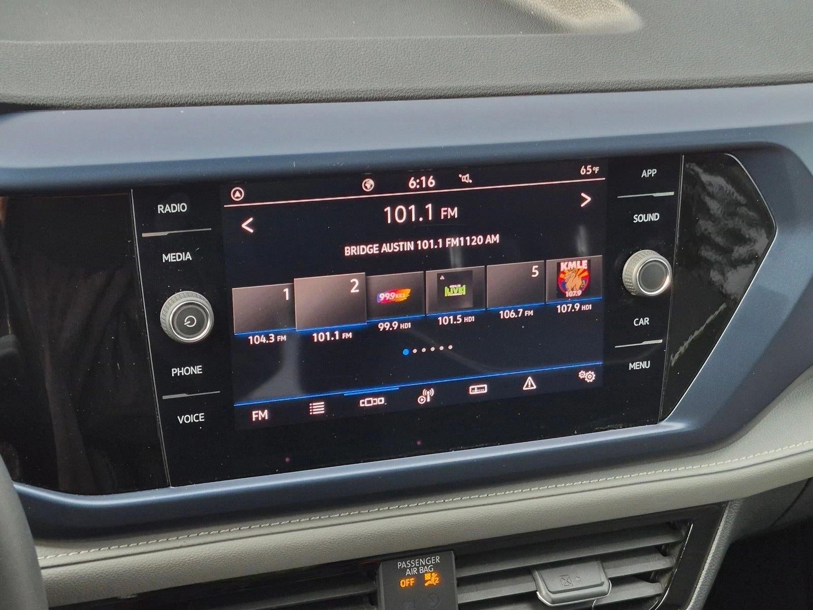 2024 Volkswagen Taos SE FWD