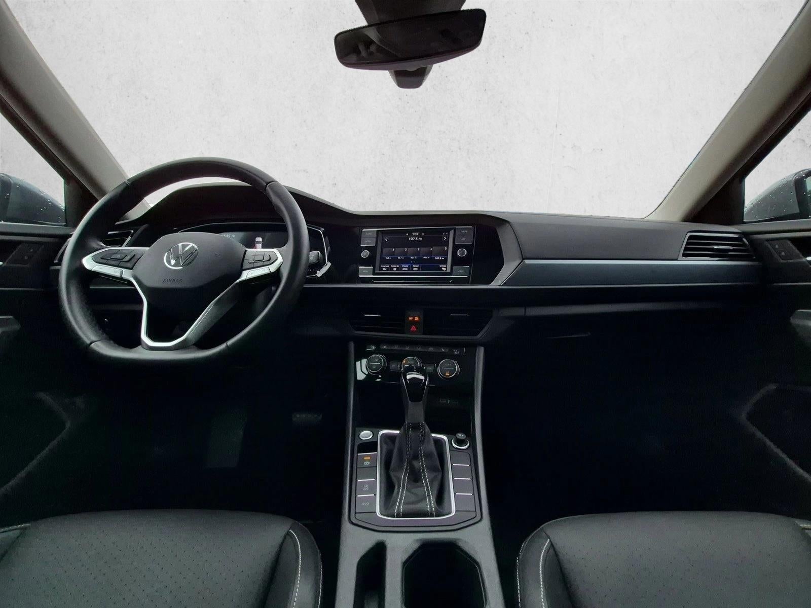 2024 Volkswagen Jetta SE Auto