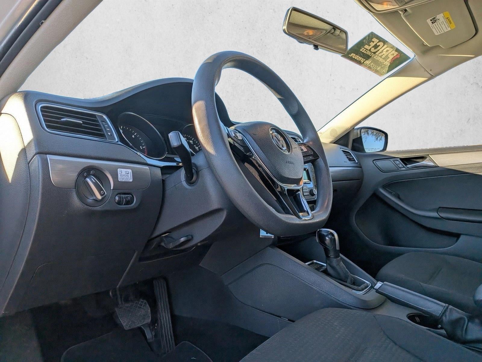 2015 Volkswagen Jetta 4dr DSG 2.0L TDI S Sedan