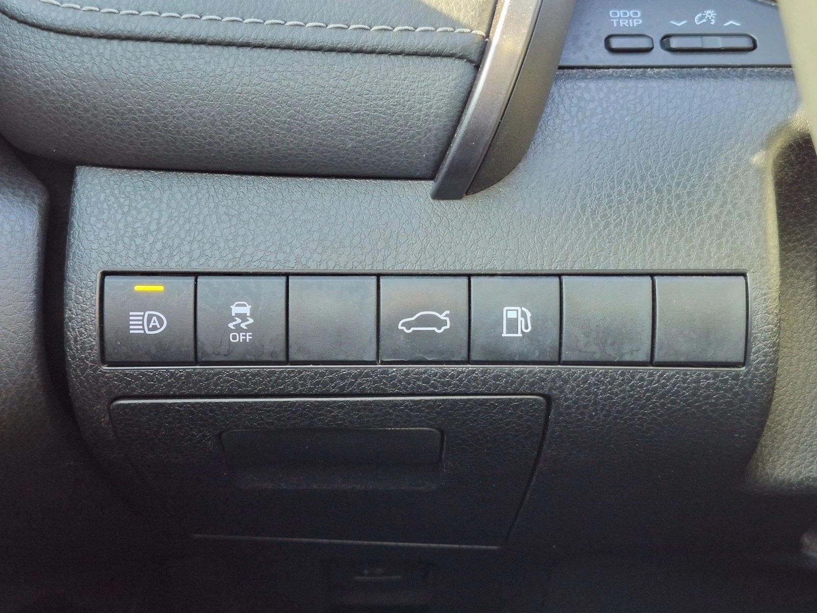 2018 Toyota Camry SE Auto (SE)