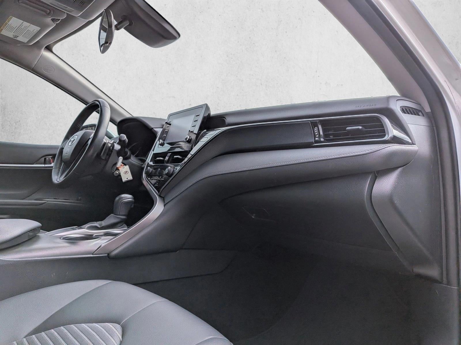 2022 Toyota Camry SE Auto (SE)