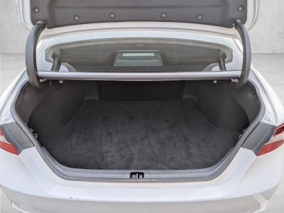 2022 Toyota Camry SE Auto (SE)