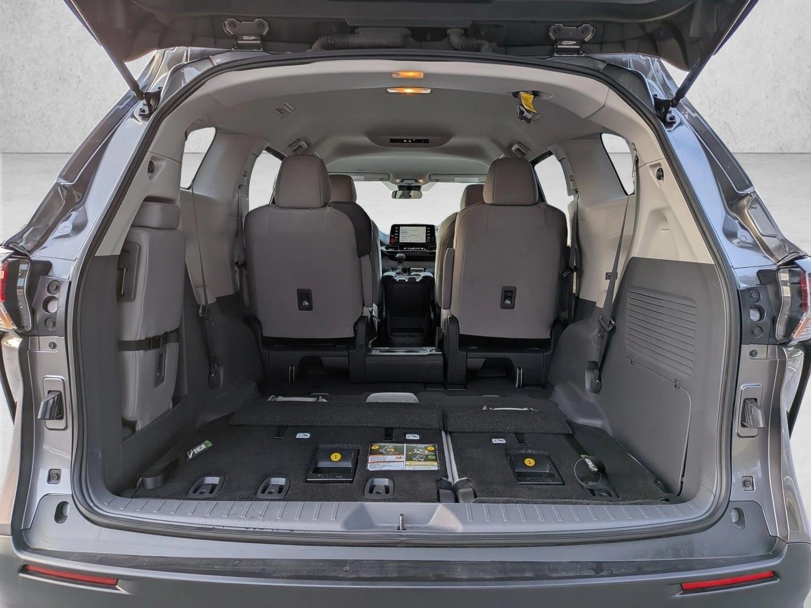 2024 Toyota Sienna LE FWD 8-Passenger (Natl)