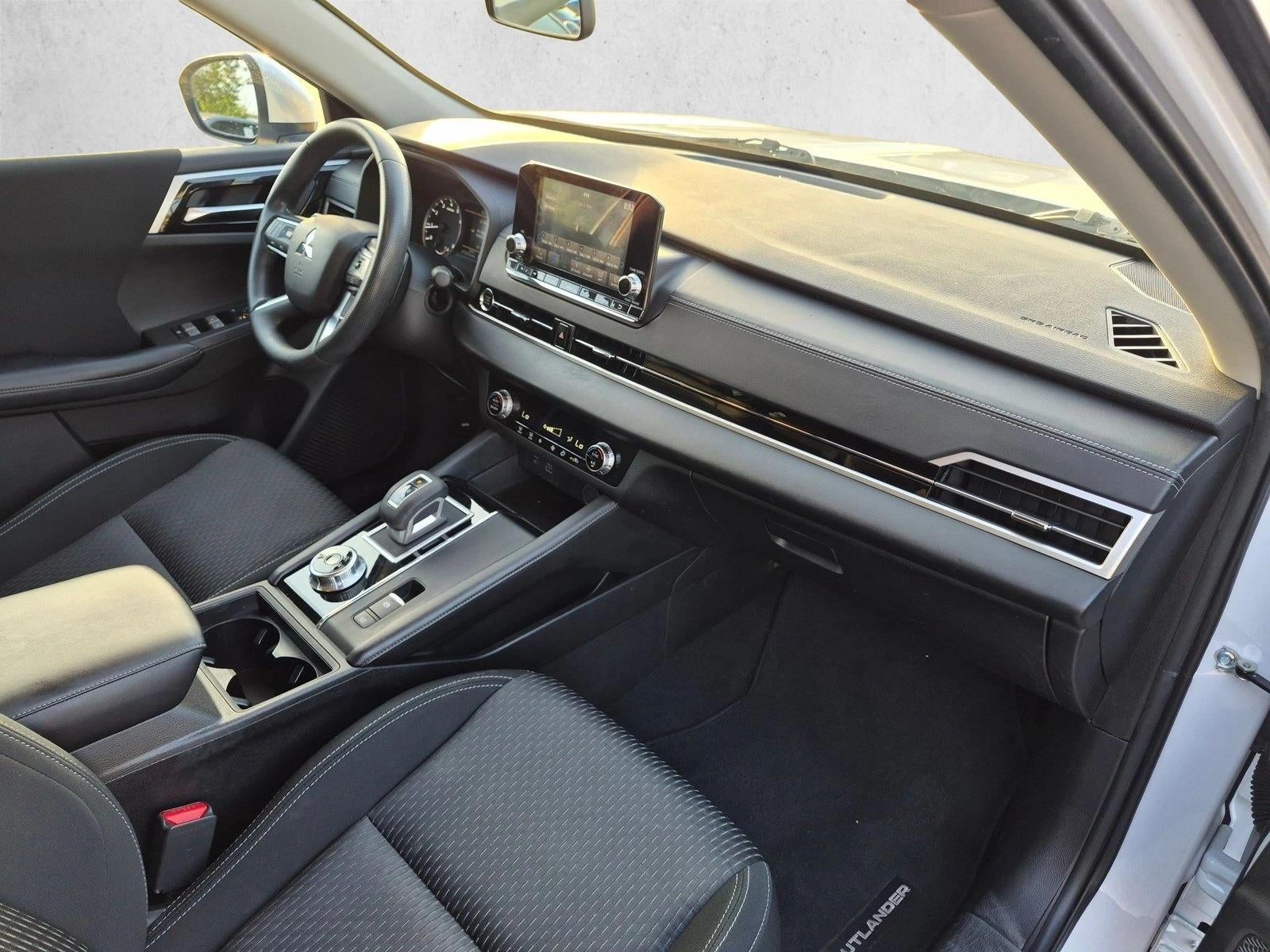 2022 Mitsubishi Outlander ES FWD