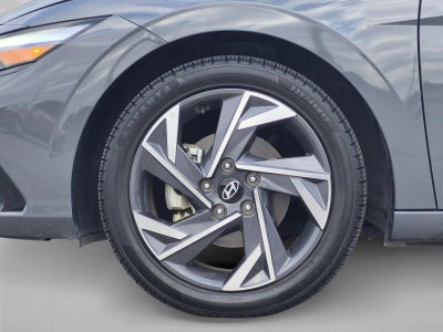 2025 Hyundai Elantra Limited IVT