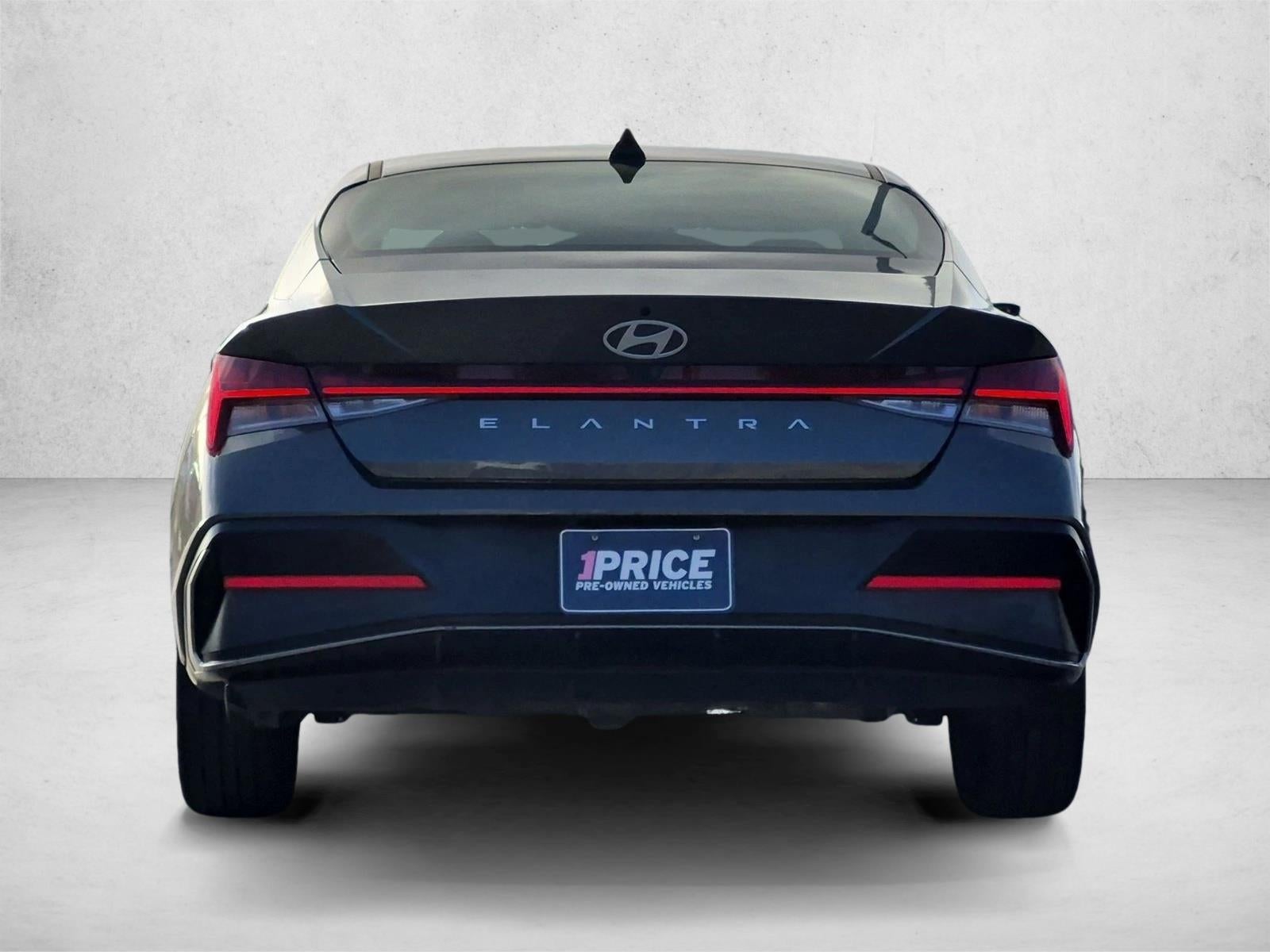 2025 Hyundai Elantra SEL Convenience IVT