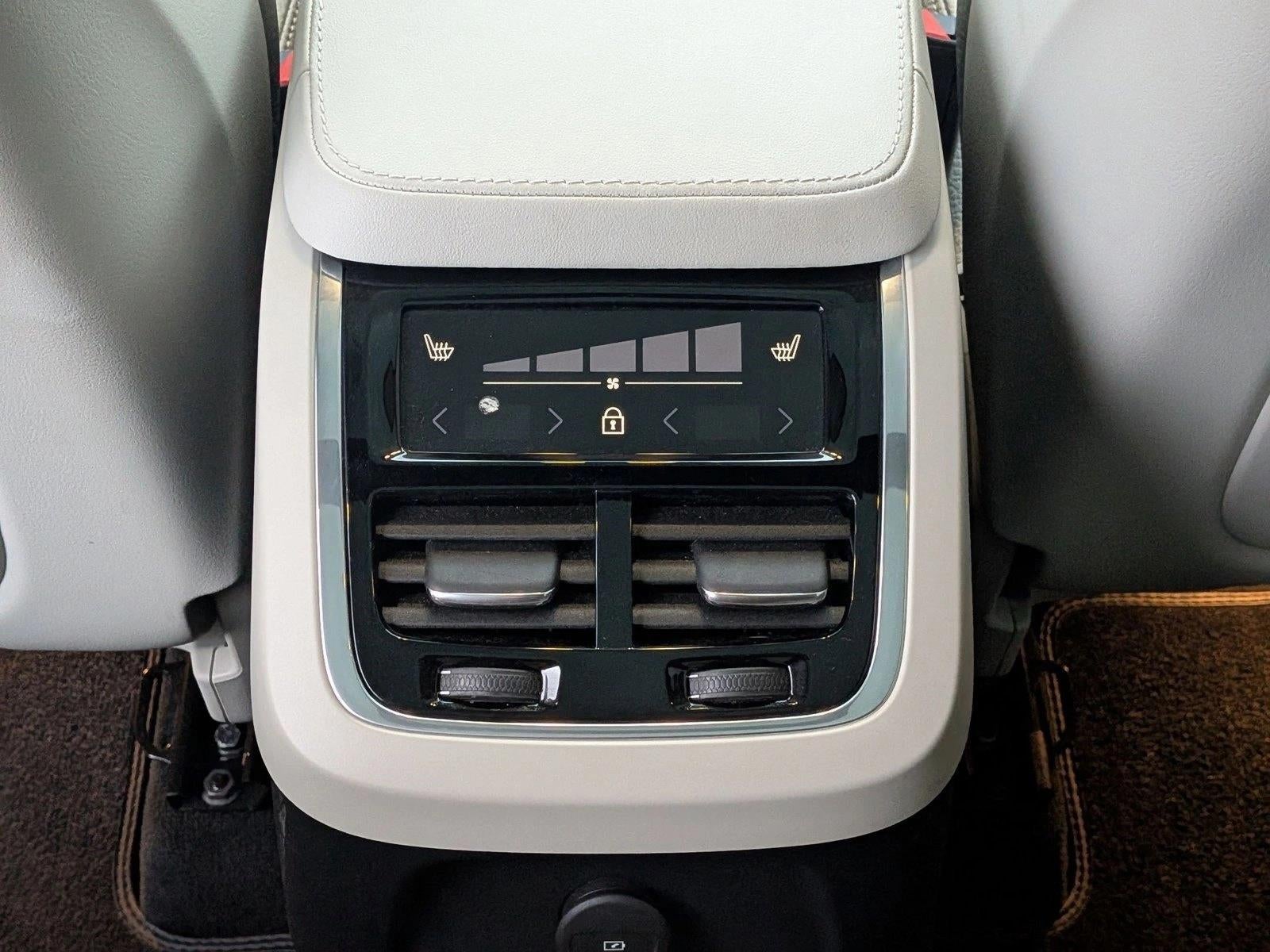 2024 Volvo XC90 Recharge Plug-In Hyb T8 eAWD PHEV Plus Bright Theme 7P