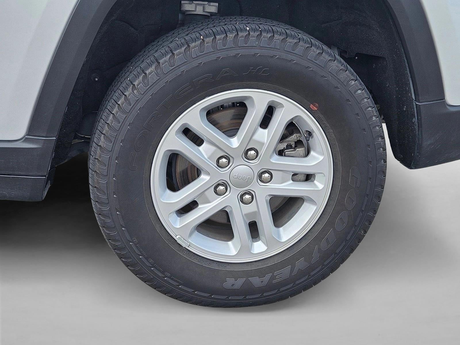 2024 Jeep Grand Cherokee Laredo 4x2