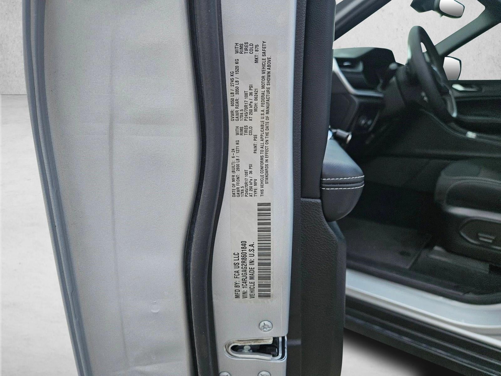 2024 Jeep Grand Cherokee Laredo 4x2