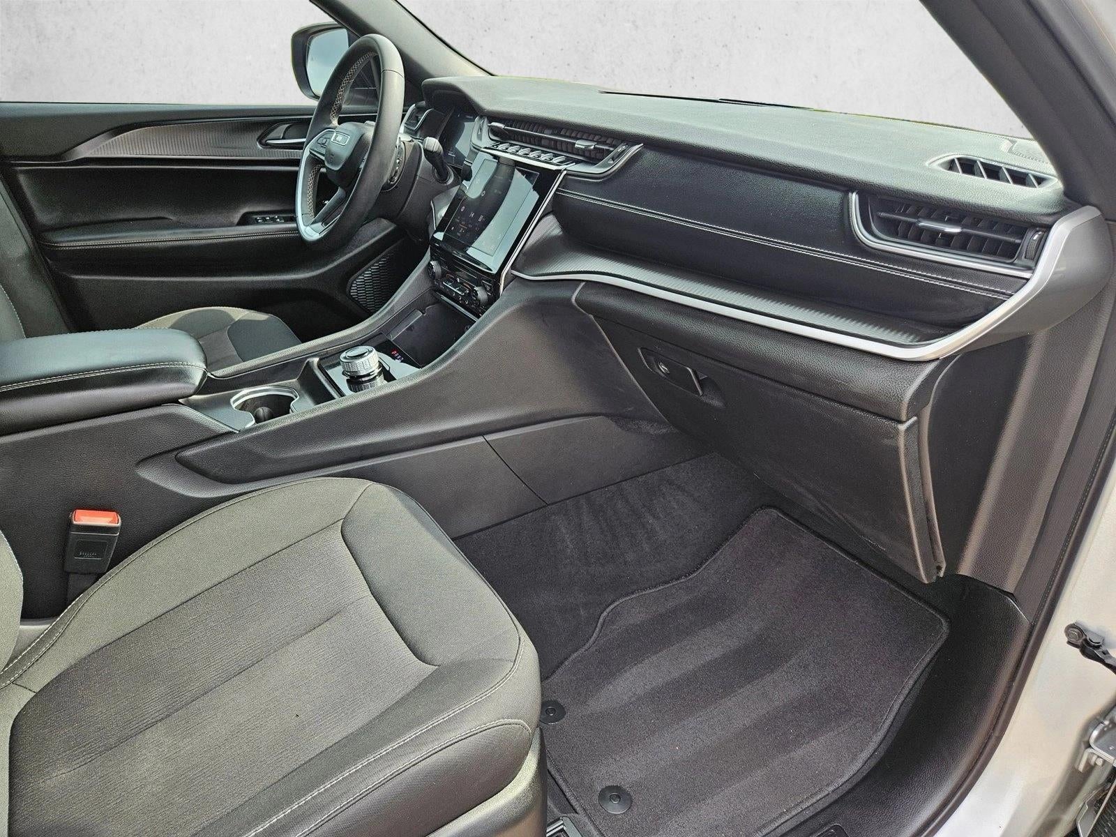 2024 Jeep Grand Cherokee Laredo 4x2