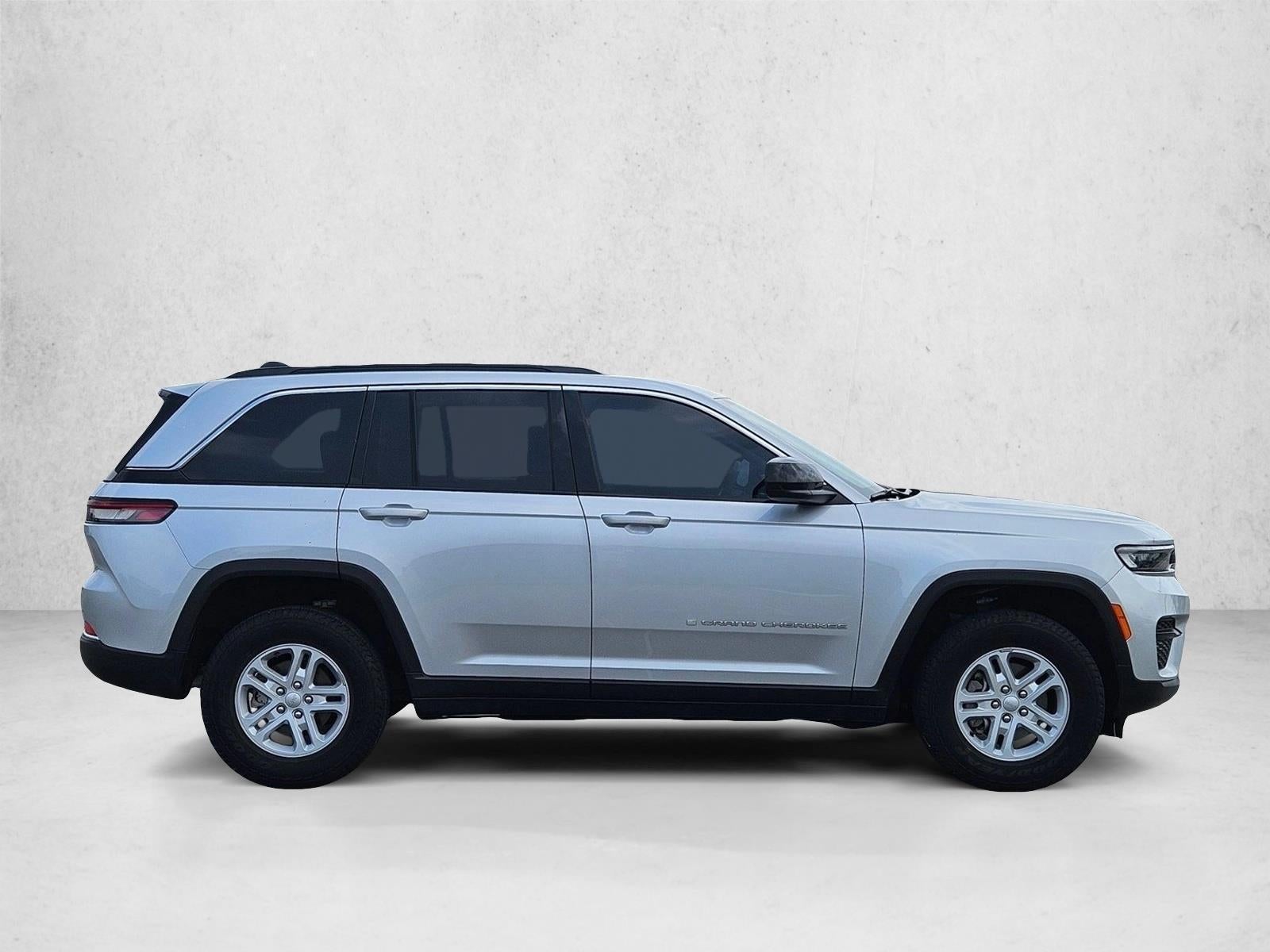 2024 Jeep Grand Cherokee Laredo 4x2