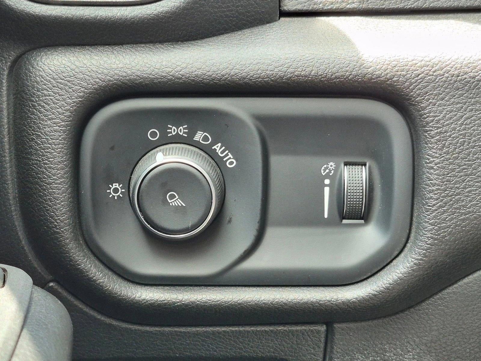 2025 RAM 1500 Tradesman Crew Cab 4x2 5'7" Box