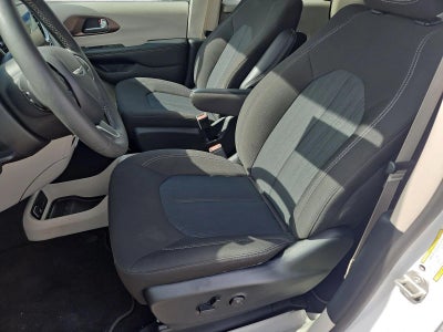 2024 Chrysler Voyager LX