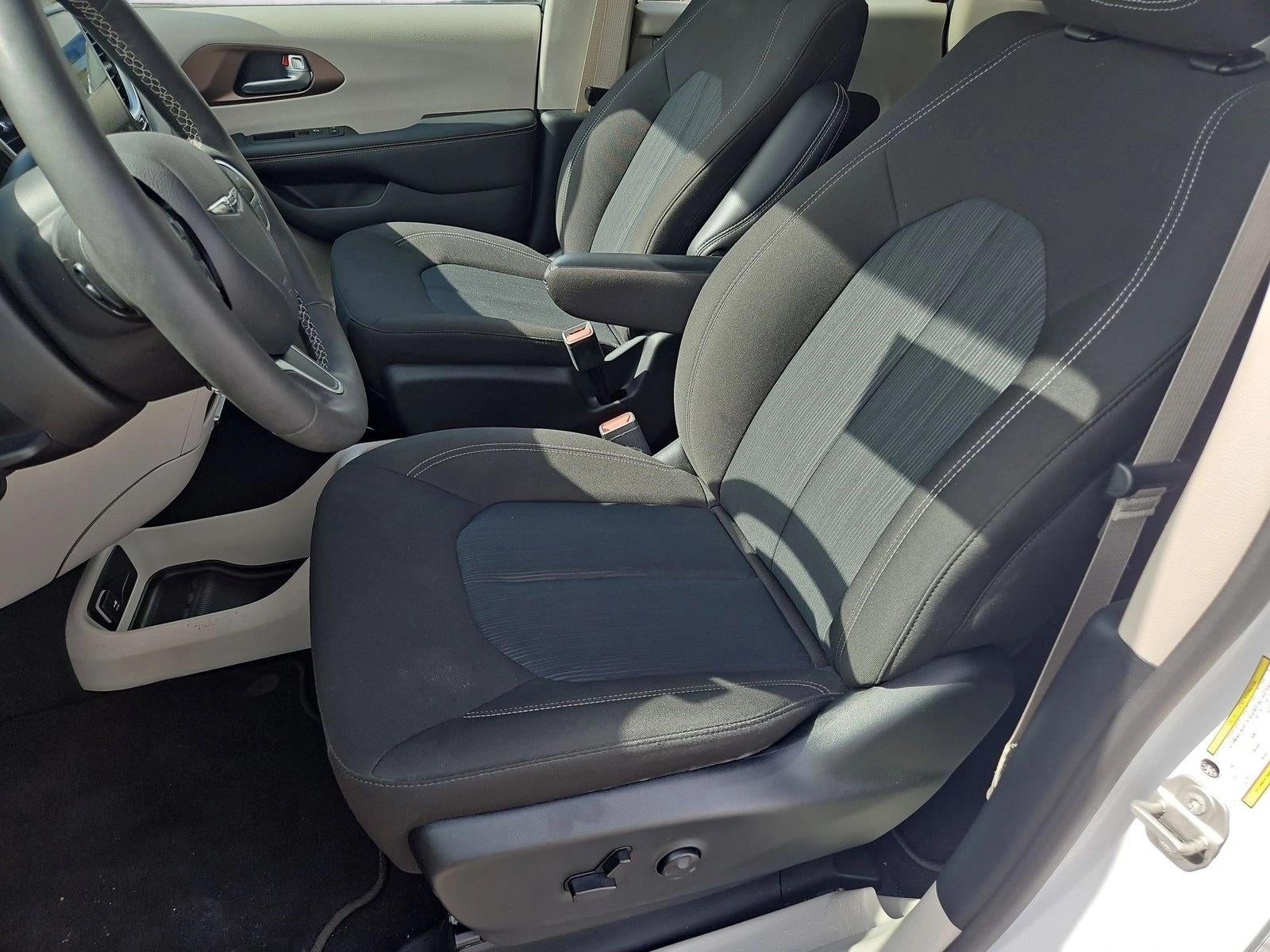 2024 Chrysler Voyager LX