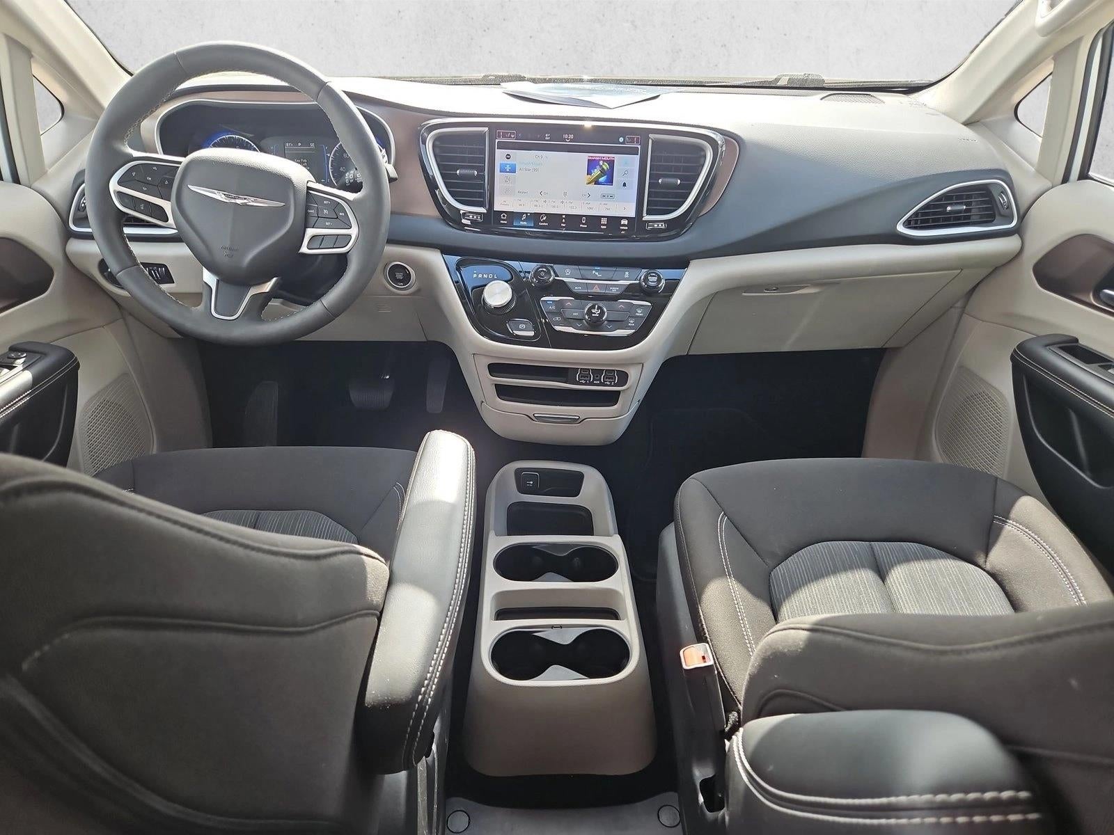 2024 Chrysler Voyager LX