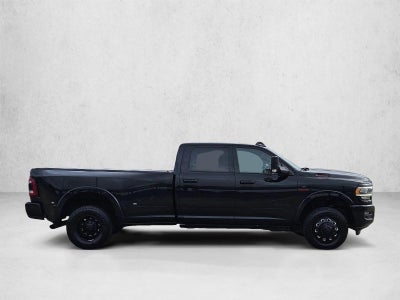 2020 RAM 3500 Laramie Crew Cab 4x4 8' Box