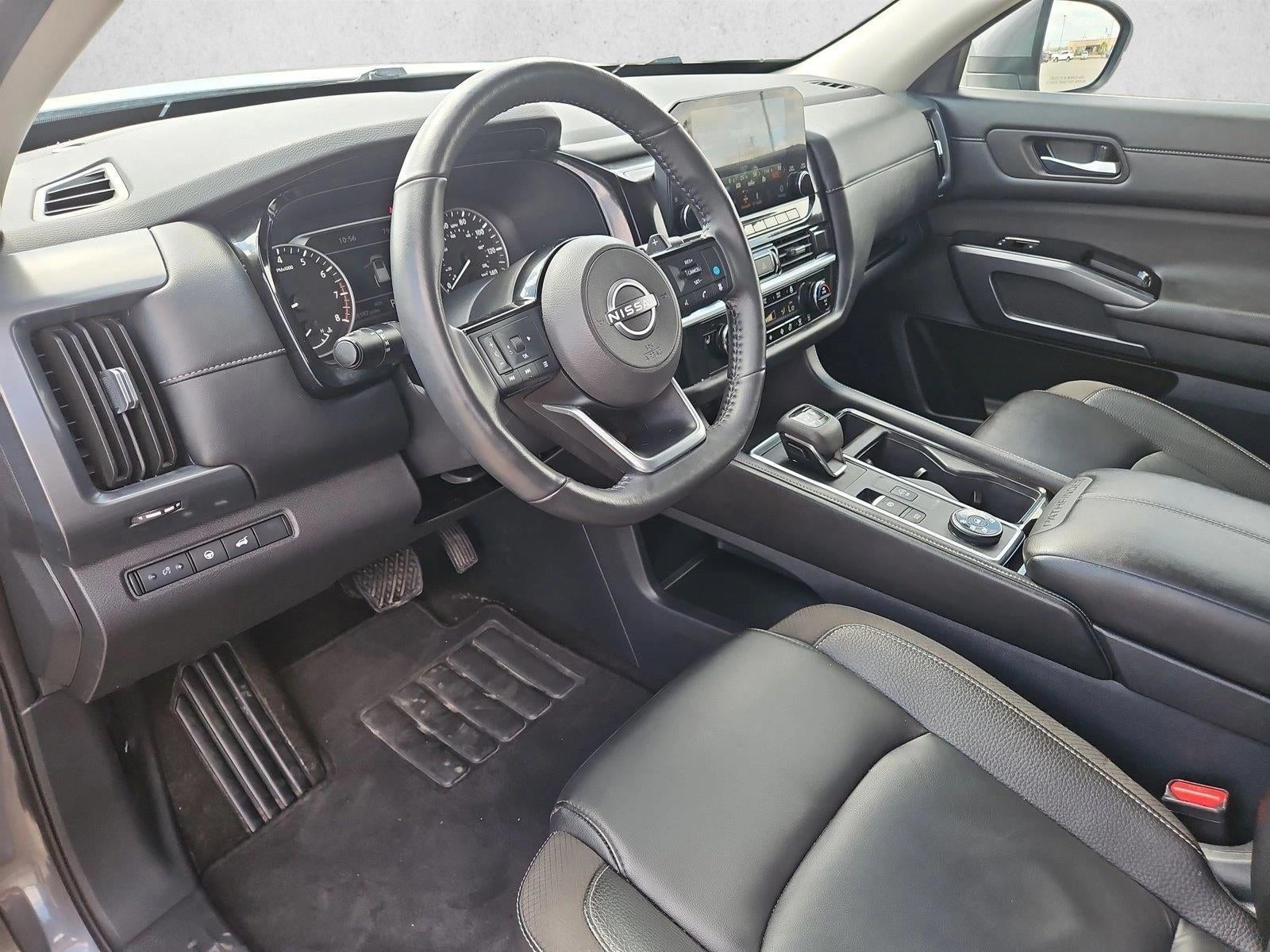 2025 Nissan Pathfinder SL