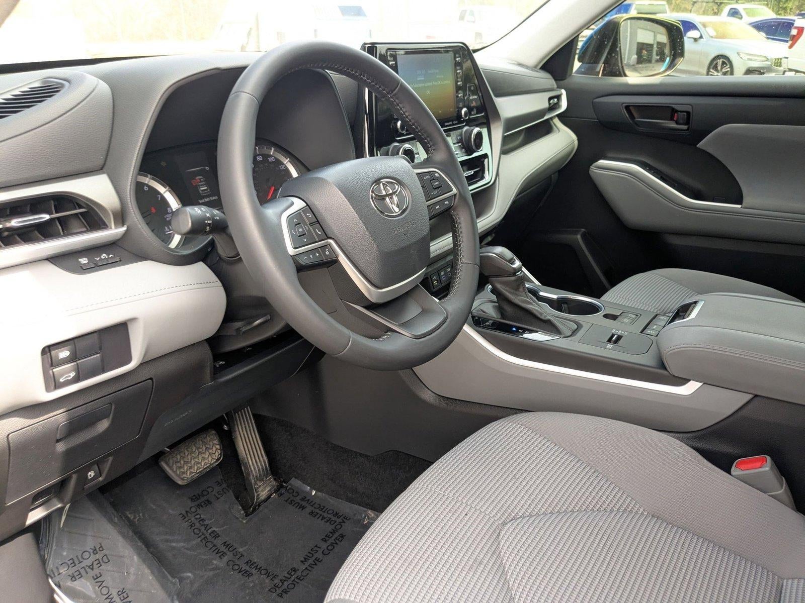 2022 Toyota Highlander LE