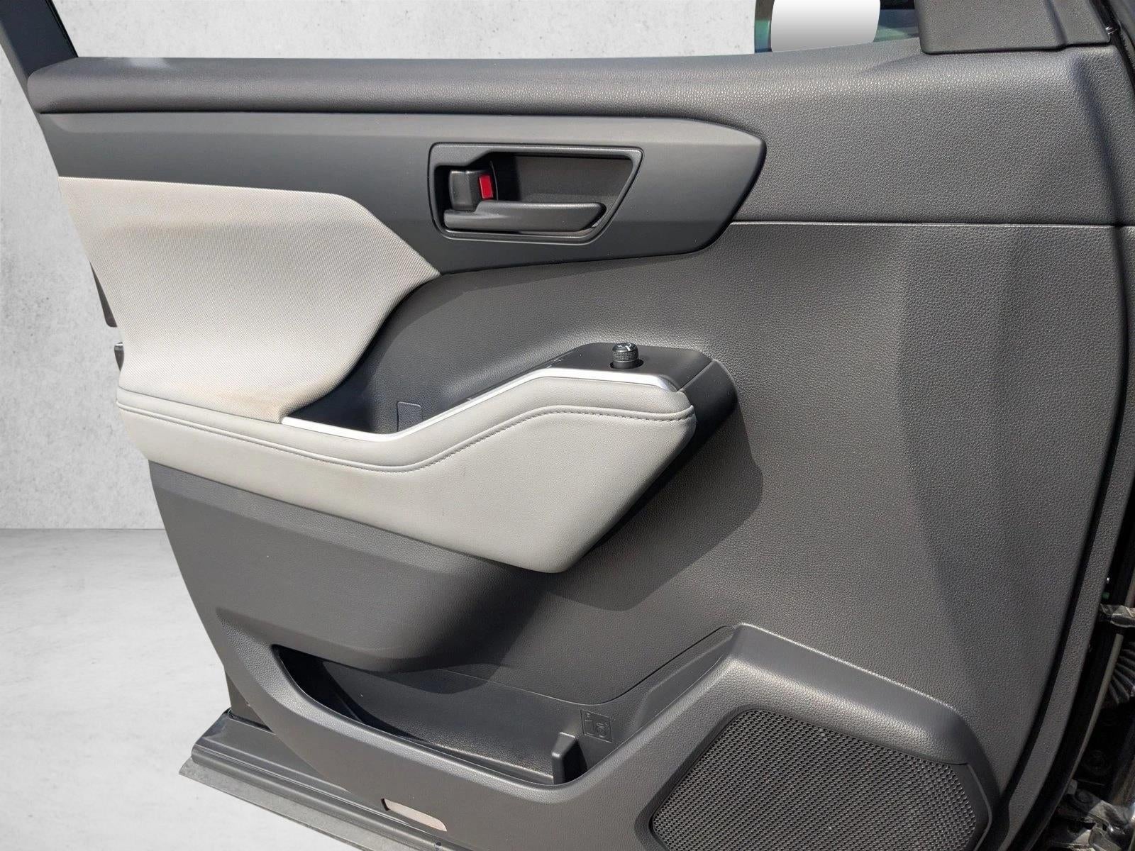 2022 Toyota Highlander LE