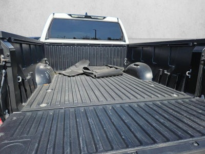 2022 Toyota Tundra 4WD SR5