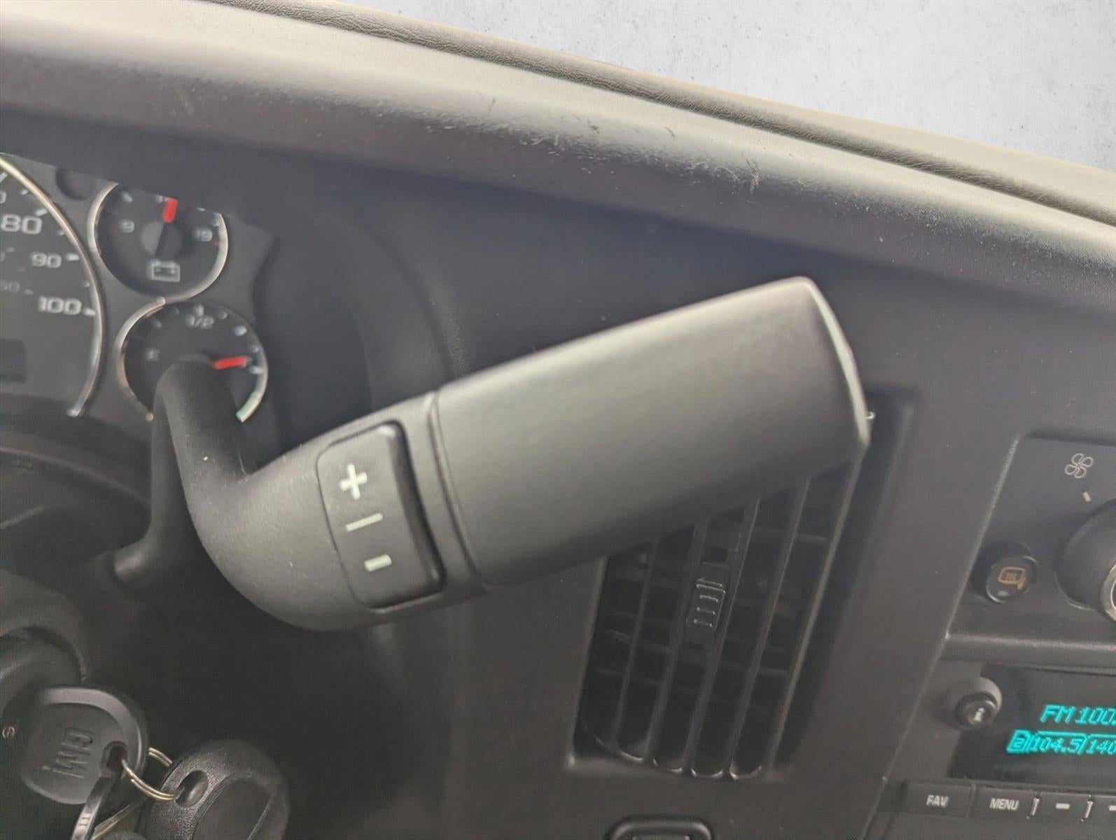 2025 Chevrolet Express Passenger 1LT