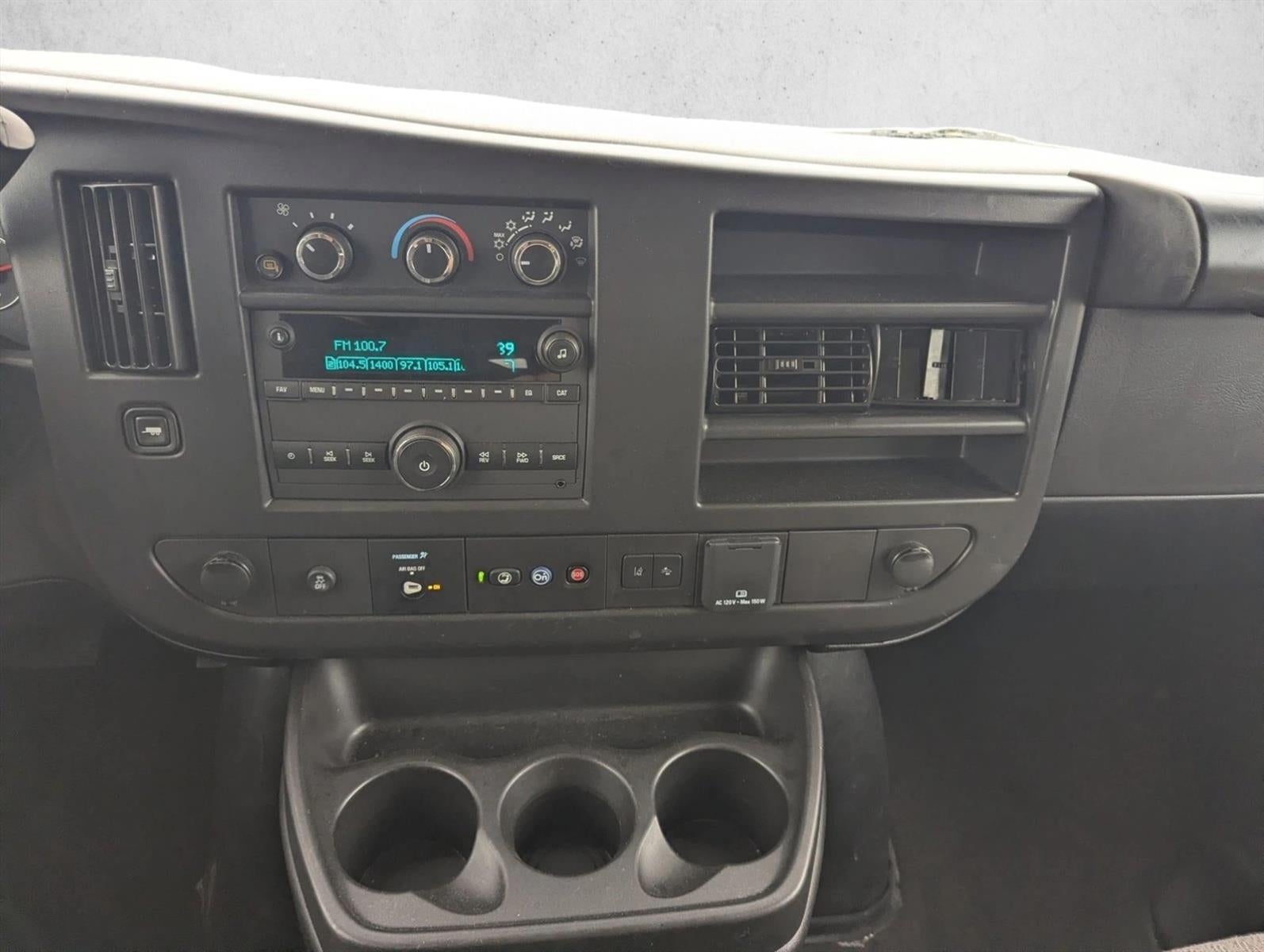 2025 Chevrolet Express Passenger 1LT