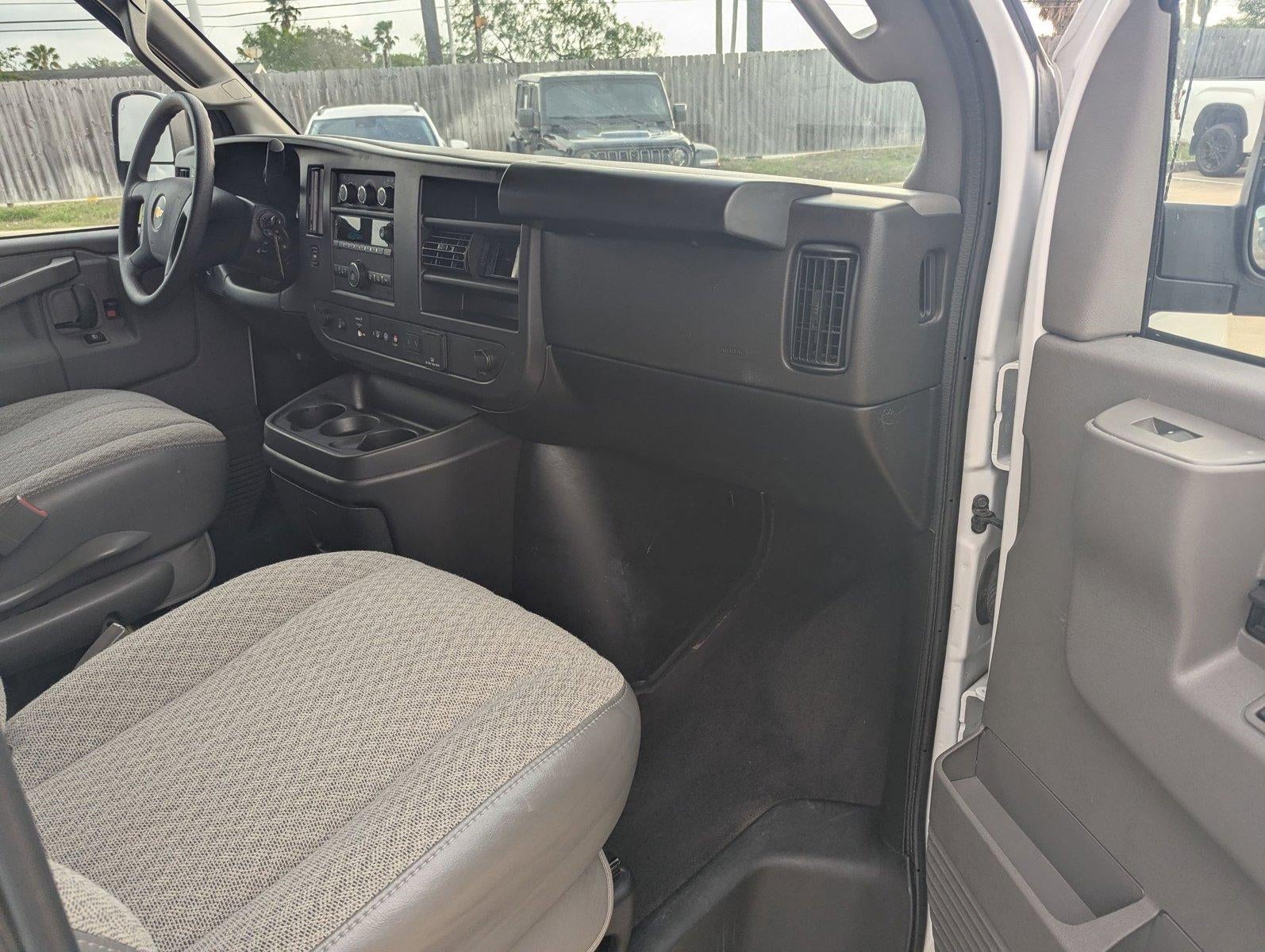 2025 Chevrolet Express Passenger 1LT