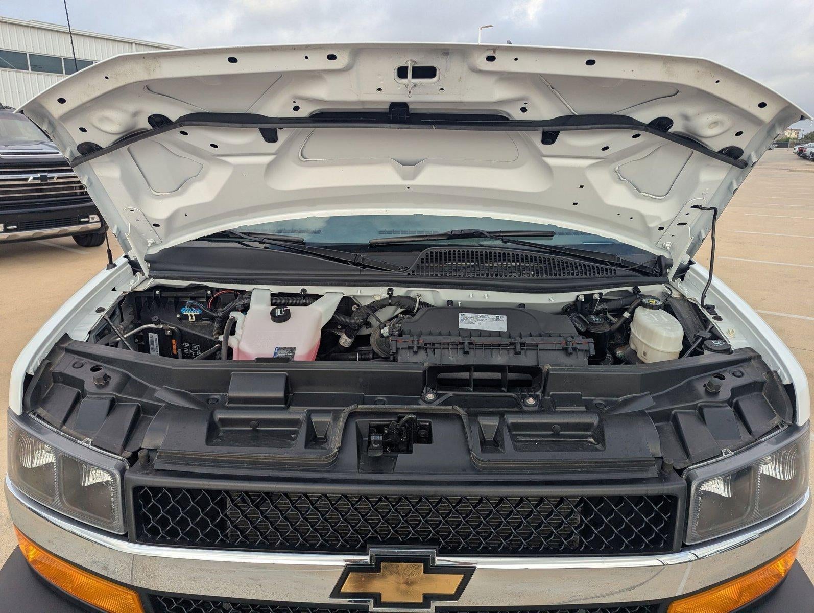 2025 Chevrolet Express Passenger 1LT