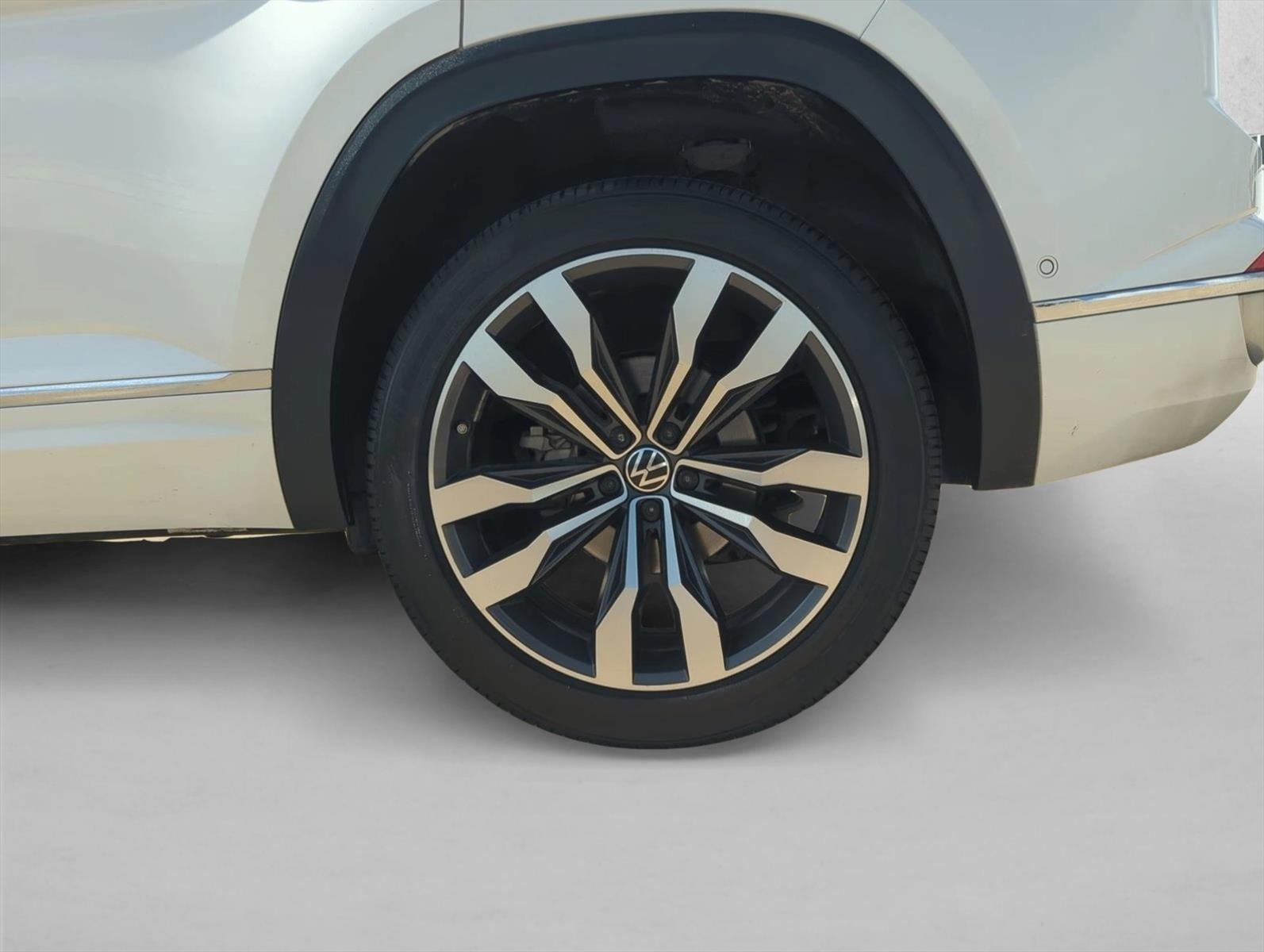 2022 Volkswagen Atlas Cross Sport 3.6L V6 SEL Premium R-Line