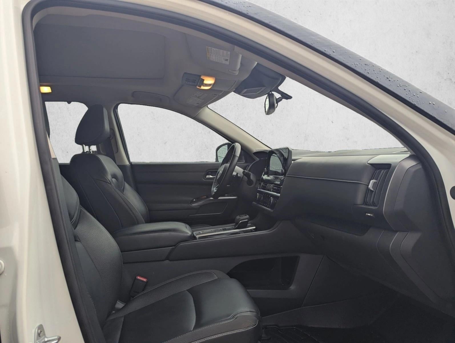 2022 Nissan Pathfinder SL 2WD