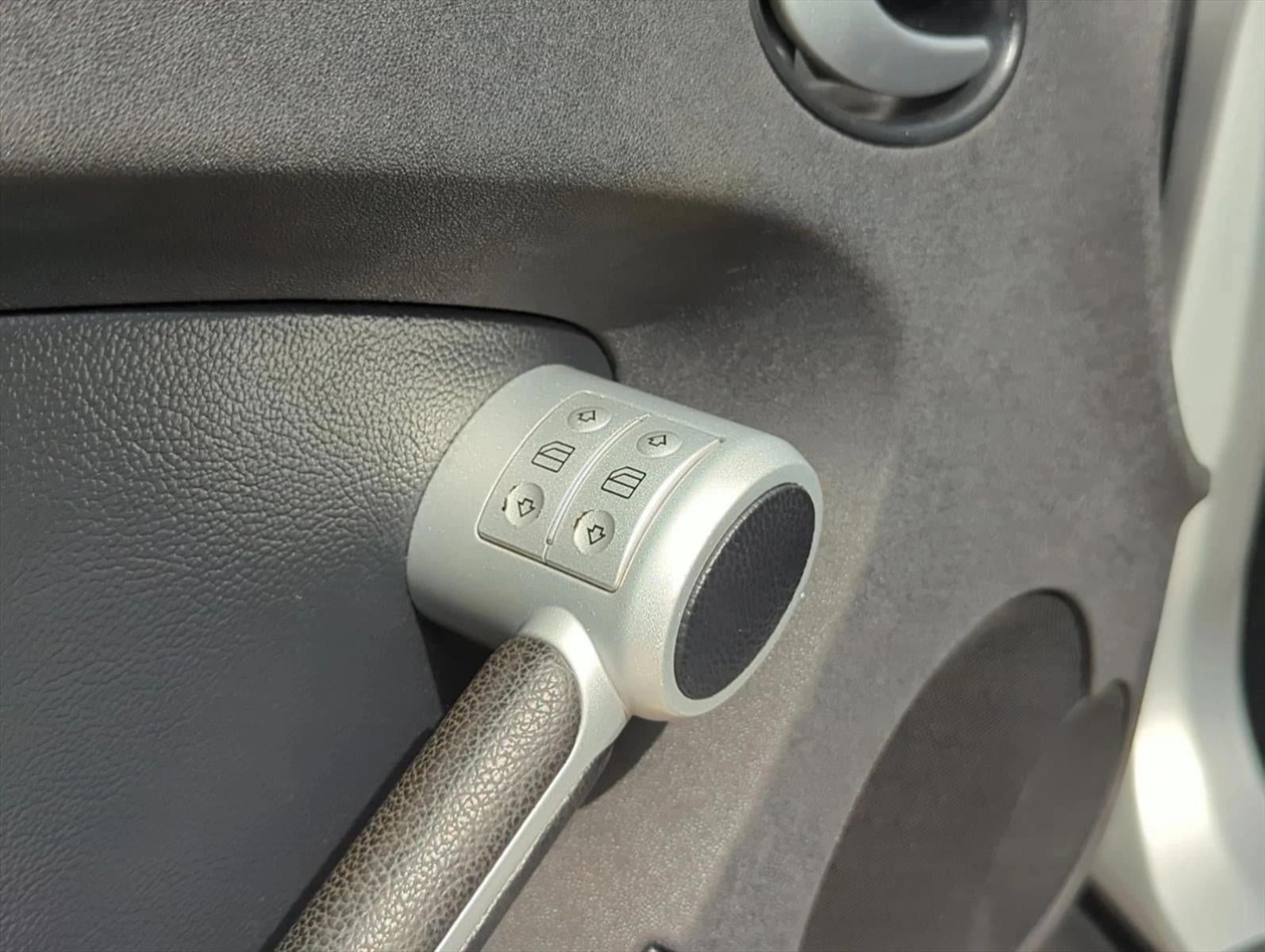 2005 Mercedes-Benz SLK Base