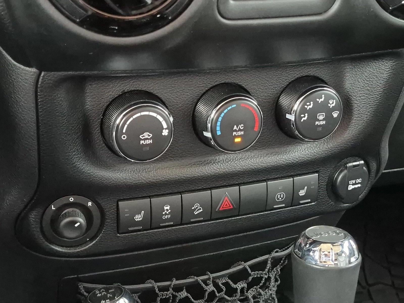 2014 Jeep Wrangler Unlimited 4WD 4dr Altitude