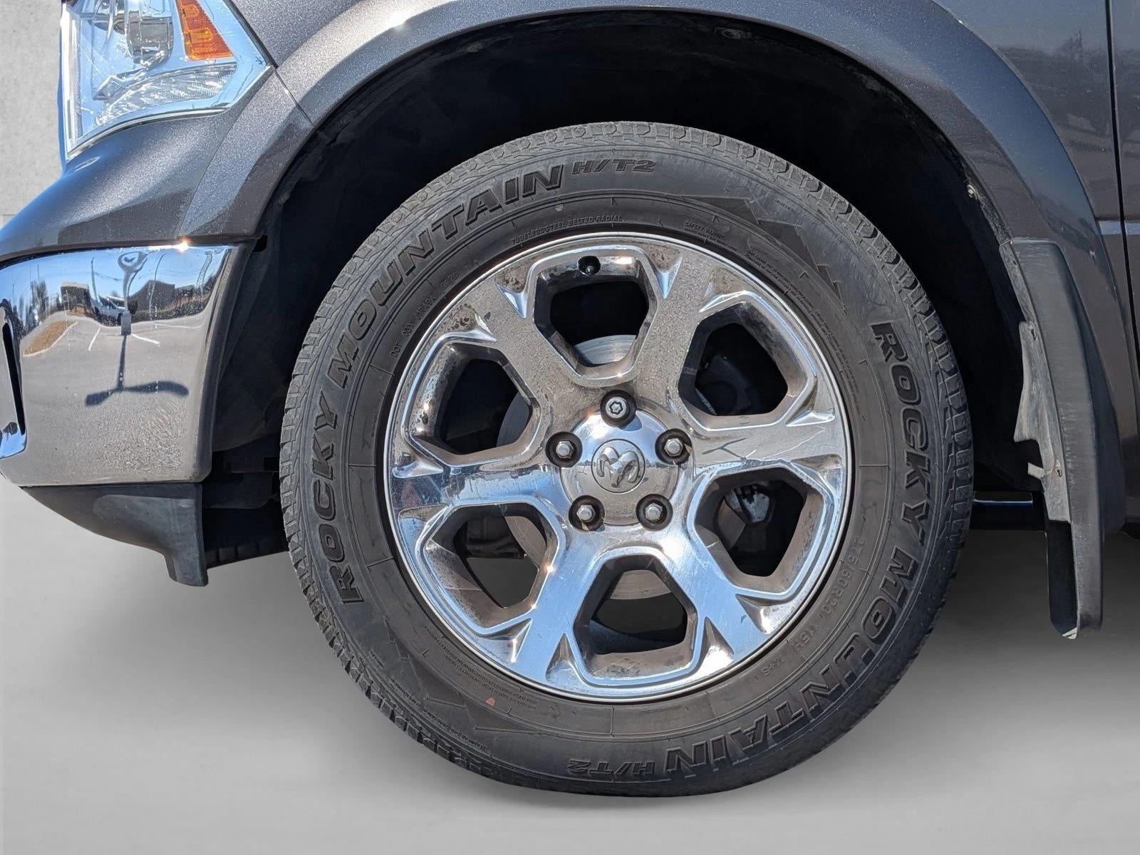 2017 RAM 1500 Laramie 4x4 Crew Cab 5'7" Box