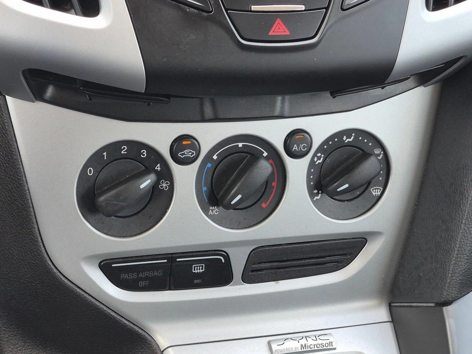 2014 Ford Focus 5dr HB SE