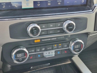 2022 Ford Super Duty F-350 DRW LARIAT 4WD Crew Cab 8' Box