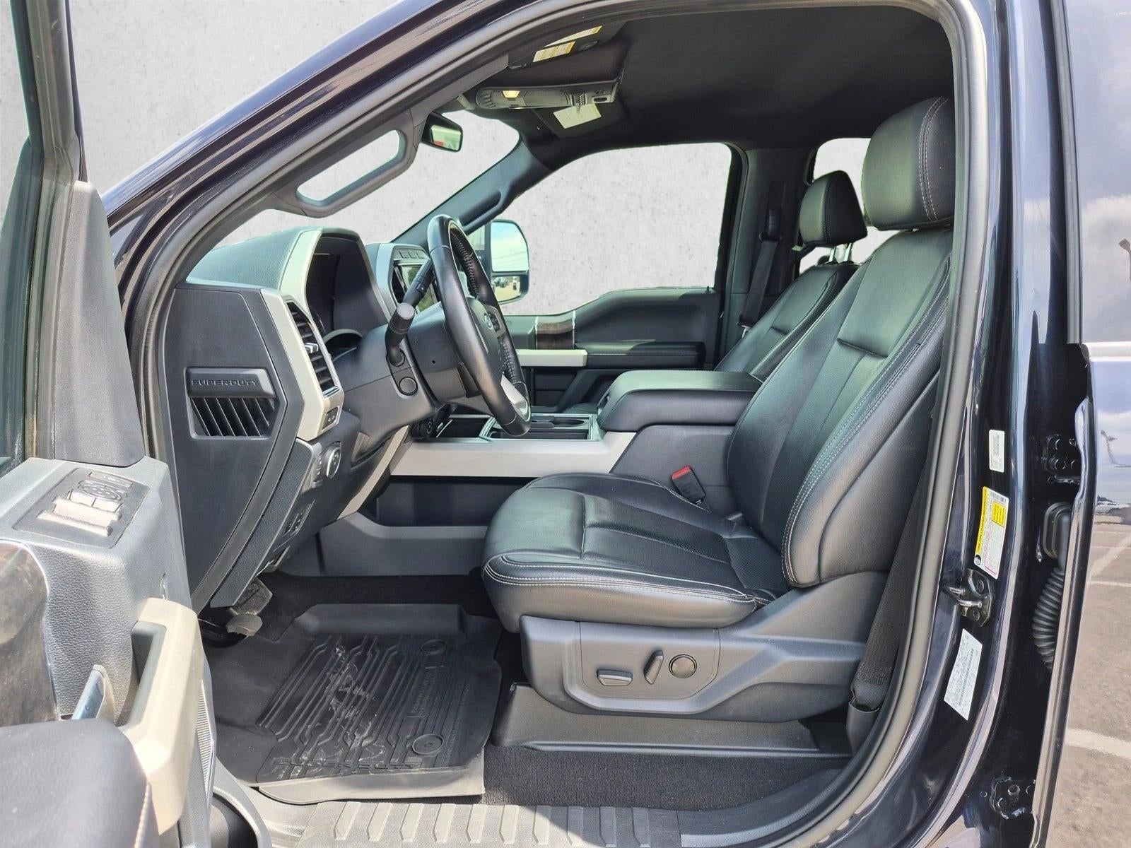 2022 Ford Super Duty F-350 DRW LARIAT 4WD Crew Cab 8' Box