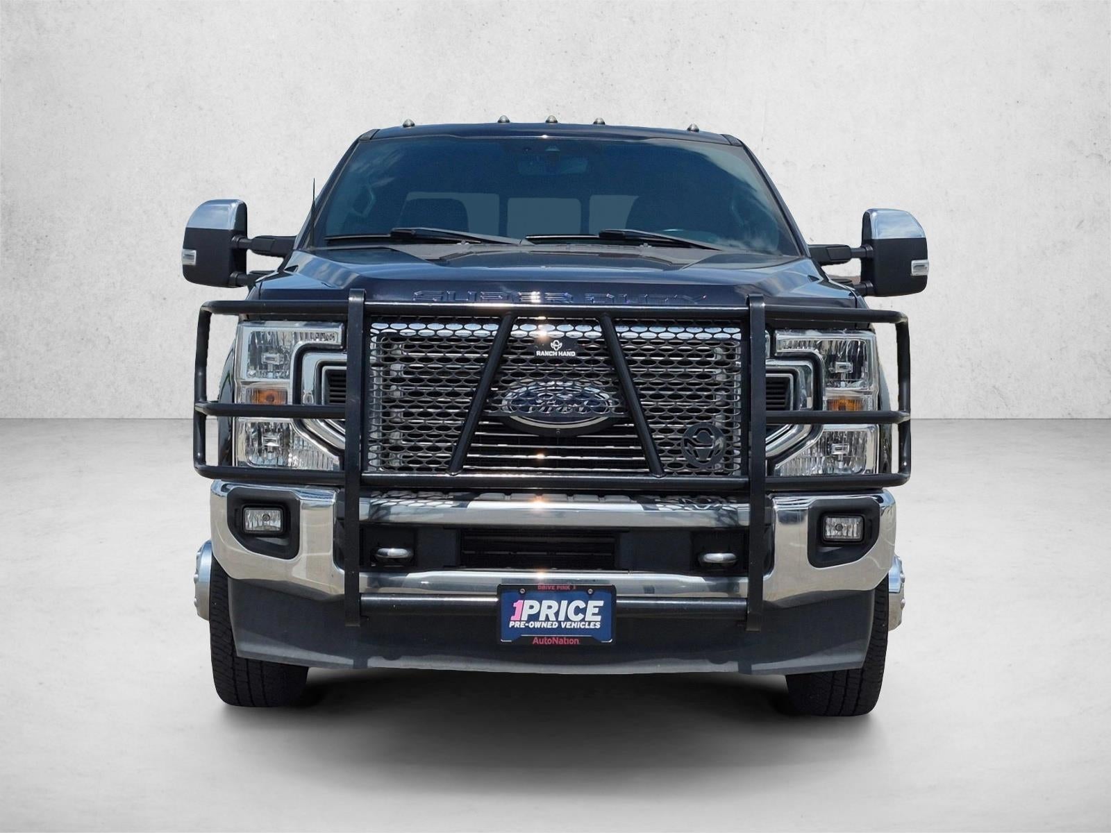 2022 Ford Super Duty F-350 DRW LARIAT 4WD Crew Cab 8' Box