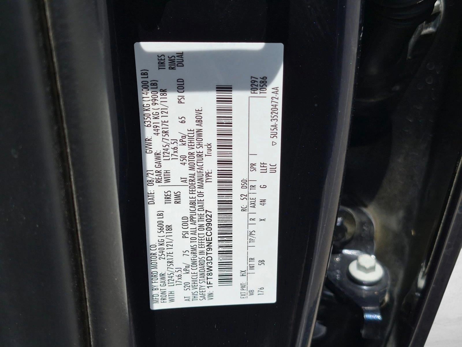 2022 Ford Super Duty F-350 DRW LARIAT 4WD Crew Cab 8' Box