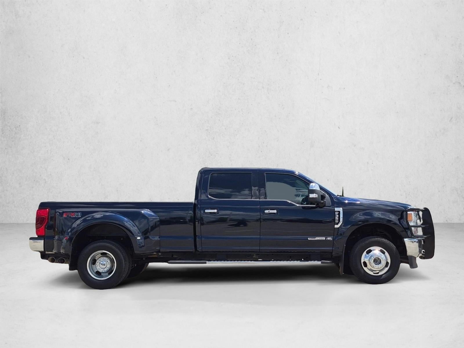 2022 Ford Super Duty F-350 DRW LARIAT 4WD Crew Cab 8' Box