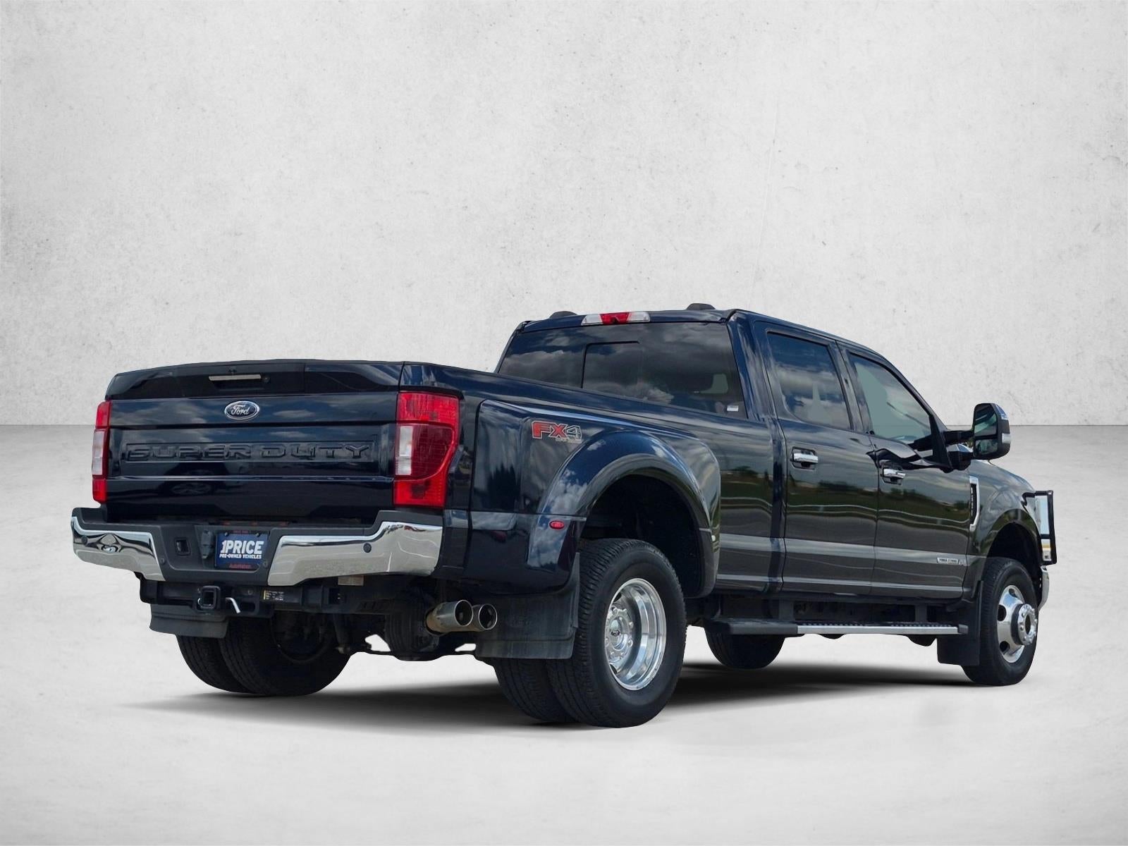 2022 Ford Super Duty F-350 DRW LARIAT 4WD Crew Cab 8' Box