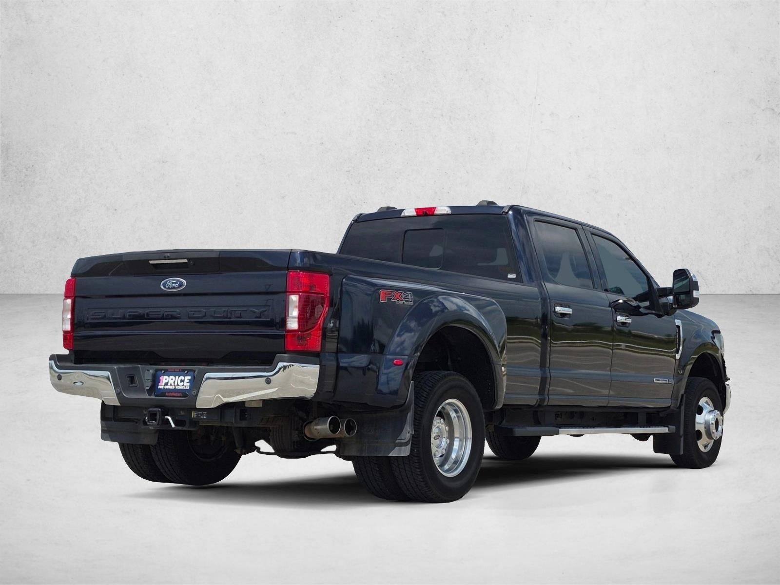 2022 Ford Super Duty F-350 DRW LARIAT 4WD Crew Cab 8' Box