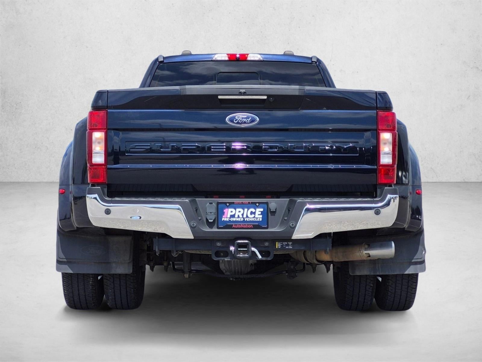 2022 Ford Super Duty F-350 DRW LARIAT 4WD Crew Cab 8' Box