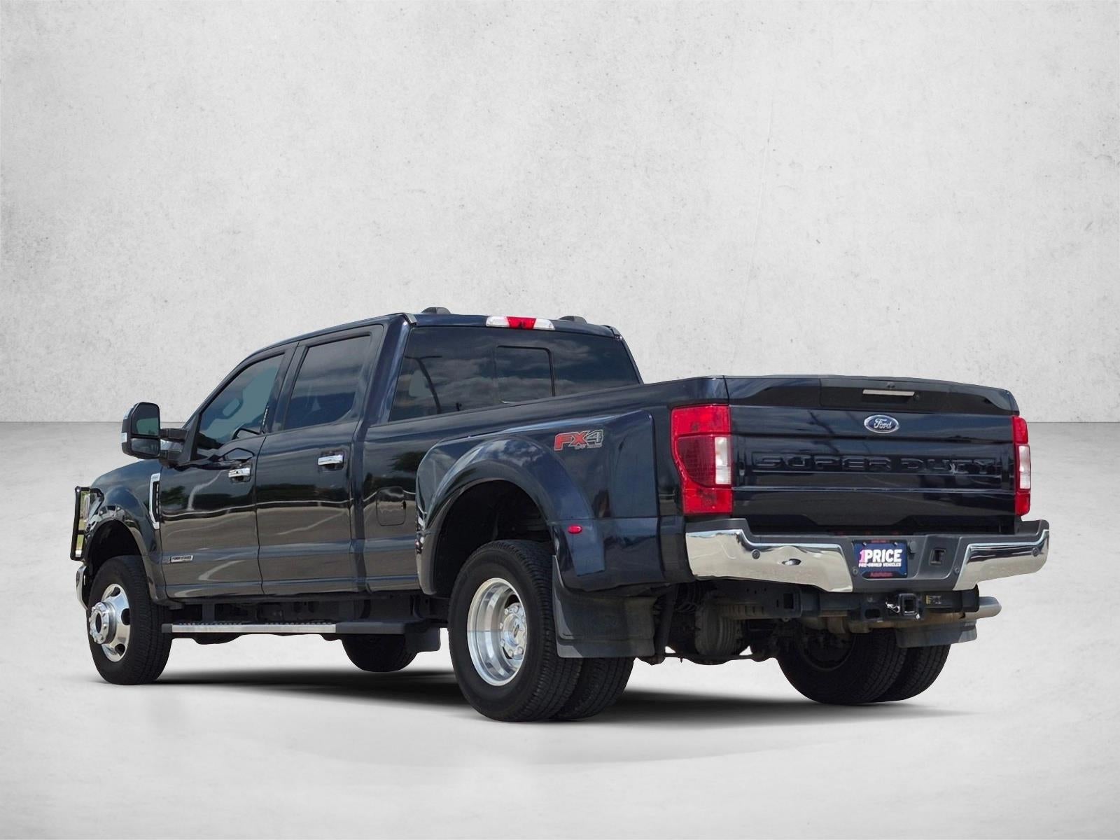 2022 Ford Super Duty F-350 DRW LARIAT 4WD Crew Cab 8' Box