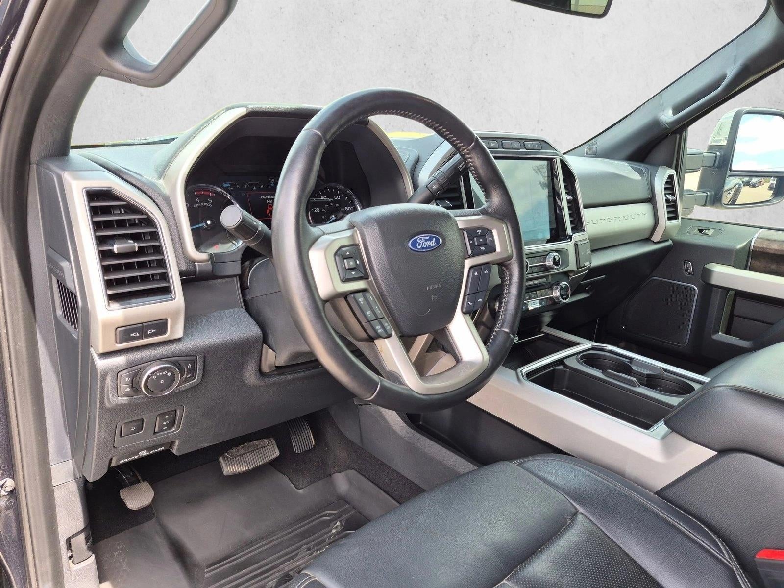 2022 Ford Super Duty F-350 DRW LARIAT 4WD Crew Cab 8' Box